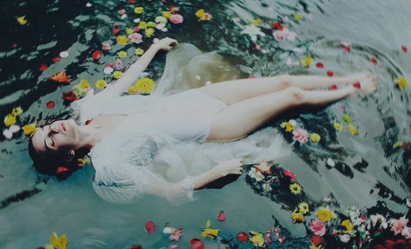 30 Perfect Picture Of Girl Floating In The Water – Artistic, Pleasing, Stunning, Charming, Hot, and Creepy all are here!